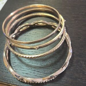 🔥 😊 Lot of 4 Elegant Gold Bangle Set